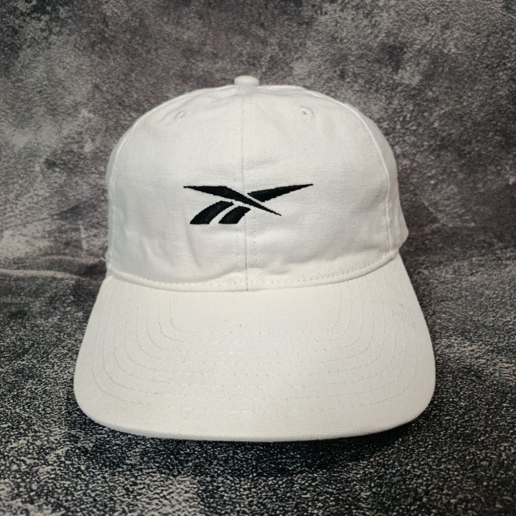 Digidegu Topi Reebok Warna Putih Logo Bordir
