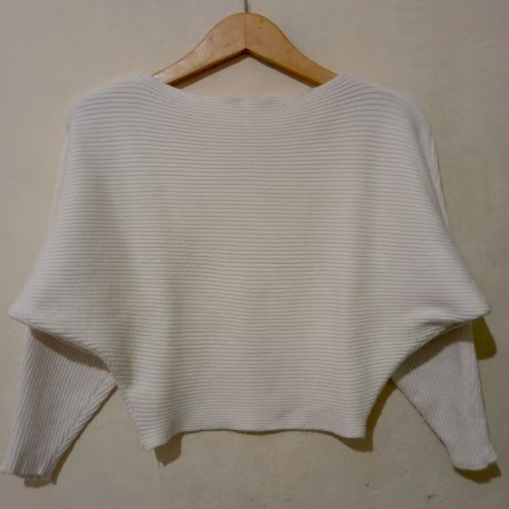 Preloved knit batwing bw, preloved rajut knit kemeja