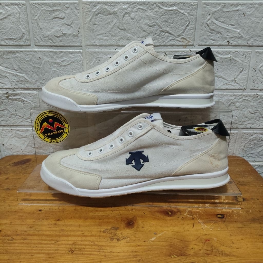 sepatu slip on Descente second