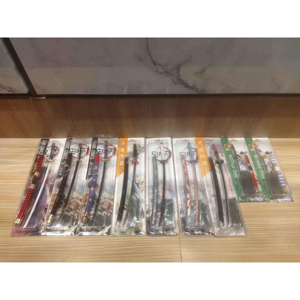 Miniatur pedang zoro one piece