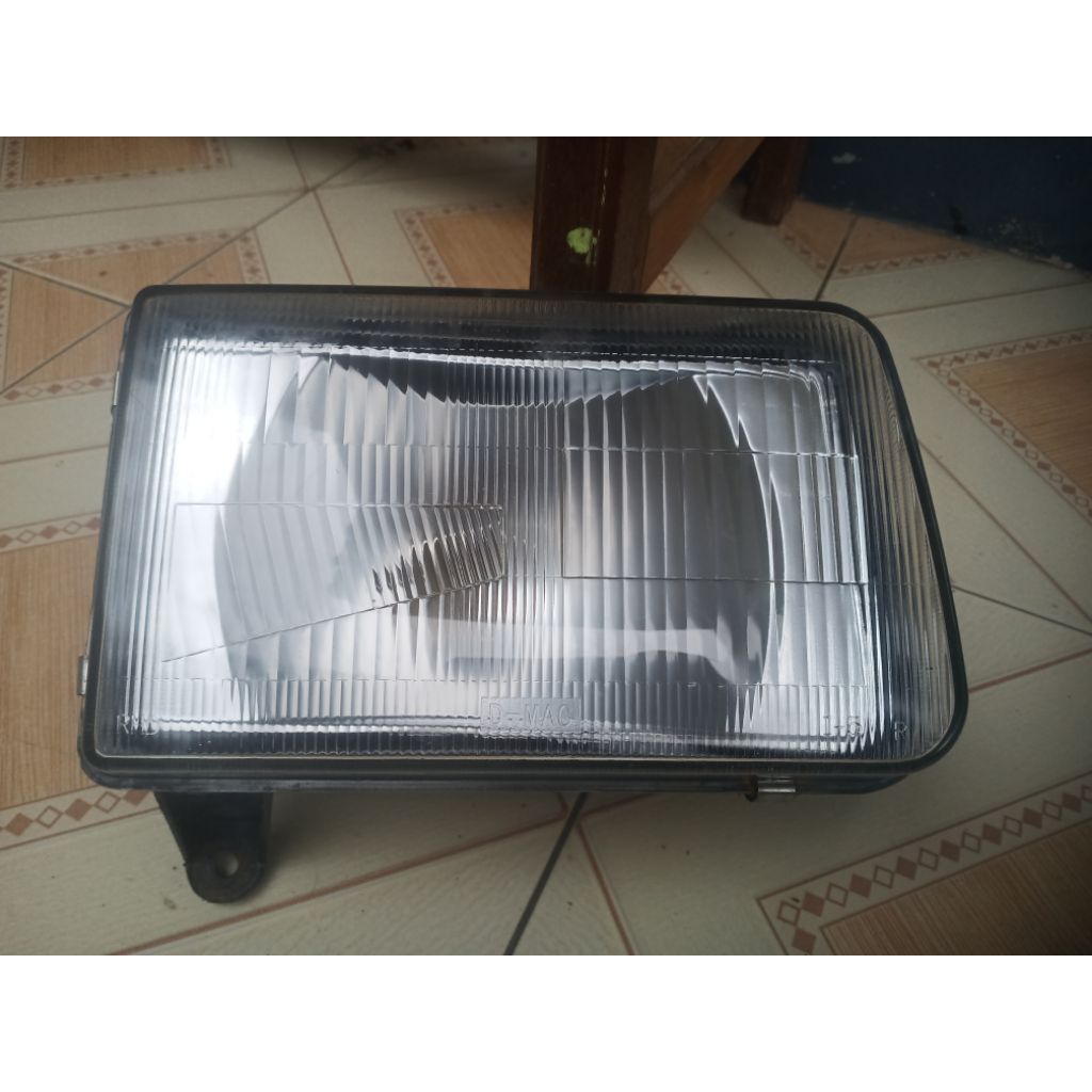 Headlamp lampu depan Isuzu panther 2'5 2500cc bekas pakai bagian kanan supir