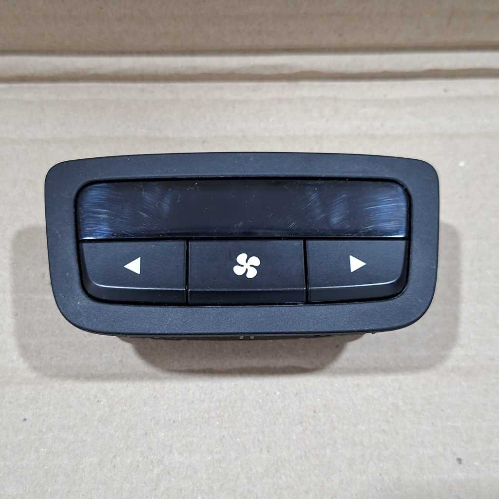 Switch Tombol Control AC Wuling Cortez Bagian Tengah Dashboard