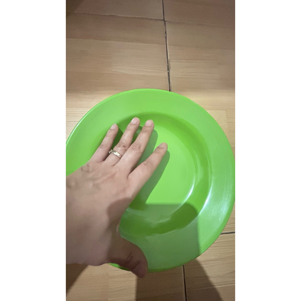 Piring melamin besar