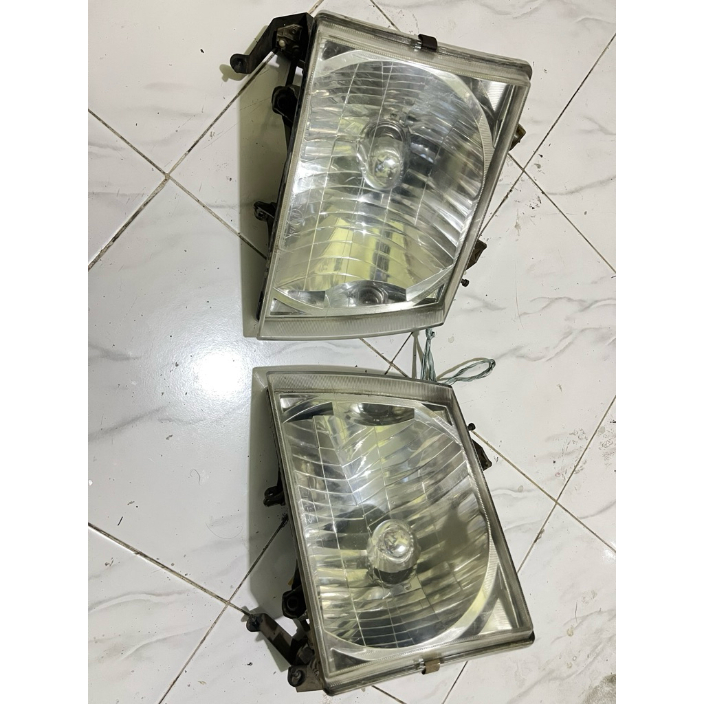 lampu depan ford ranger atau lampu depan ford ranger 2005 atau headlamp ford ranger atau lampu depan