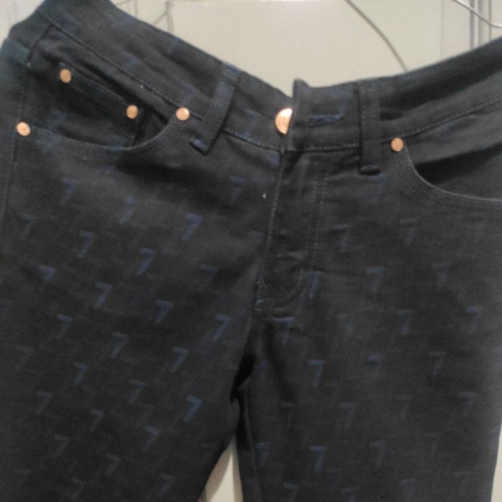 jeans caesar motif
