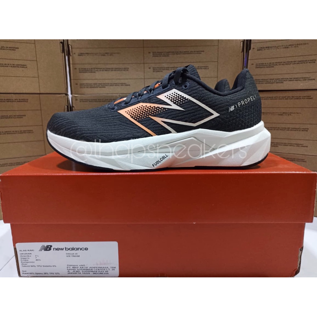 Sepatu Lari Pria NB Fuelcell Propel v5 Black/Orange Original PT MAP Resmi