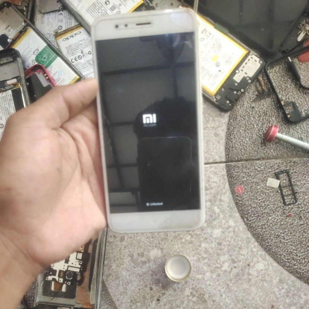 lcd siomi mi a1 tc retak yg lain normal