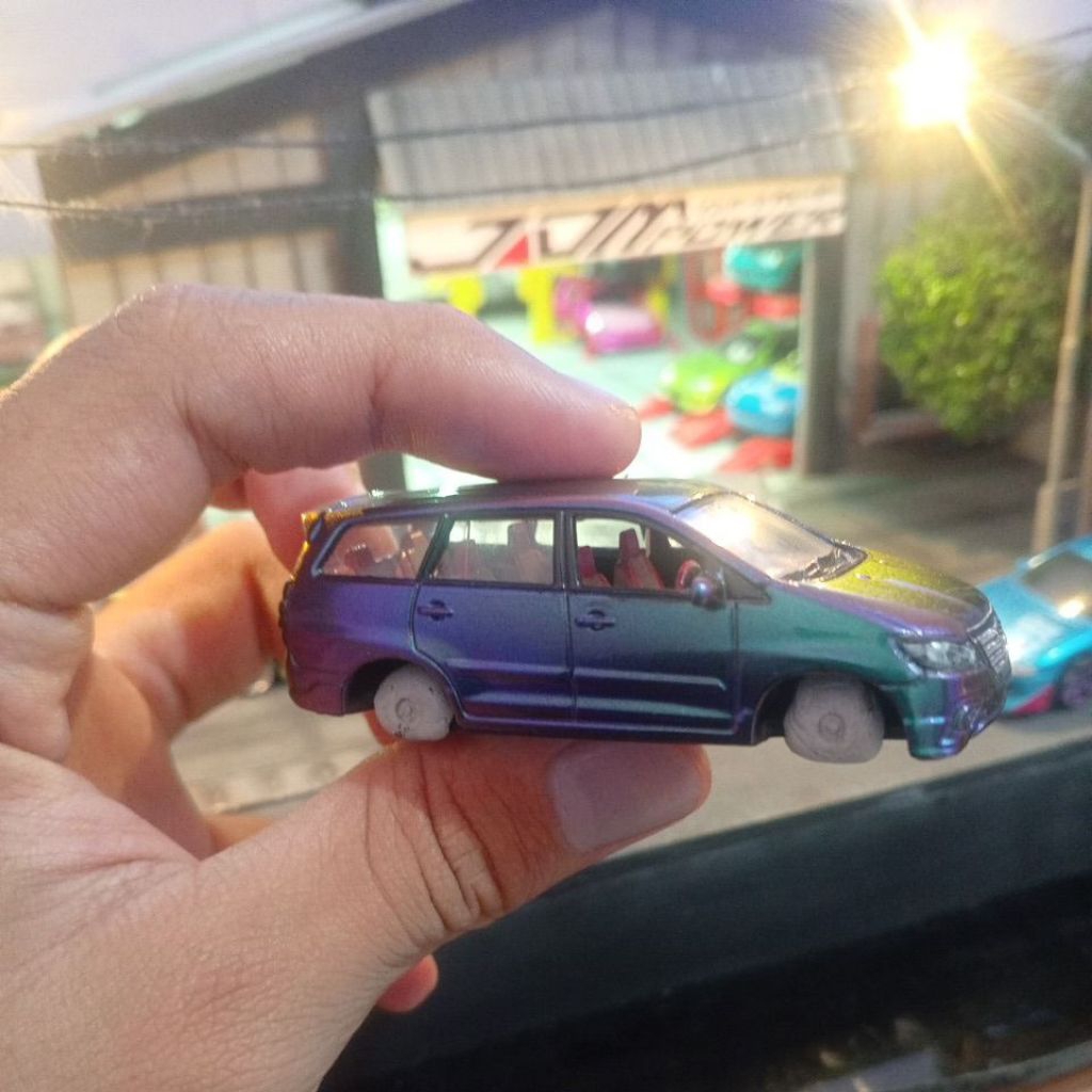 diecast innova custom