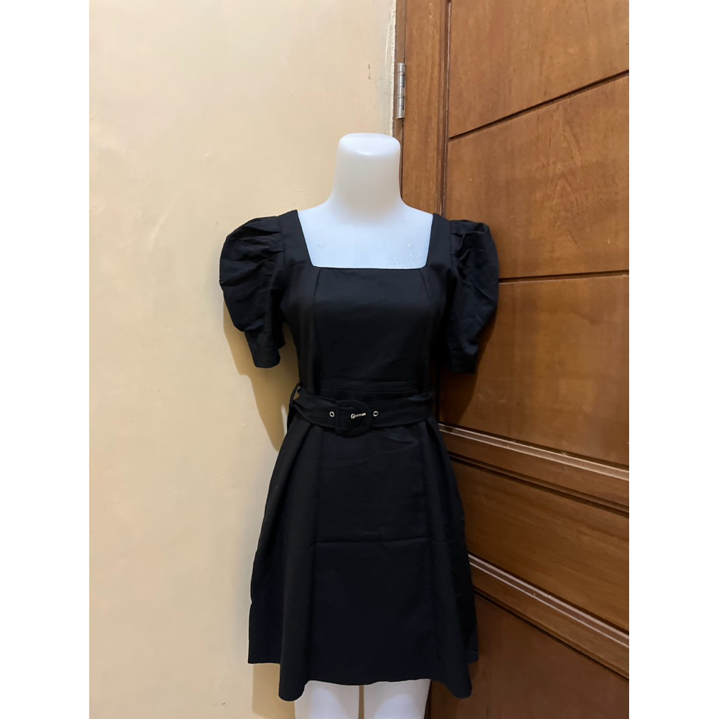 Dress Dinner/Dress Pesta Lengan Balon Hitam