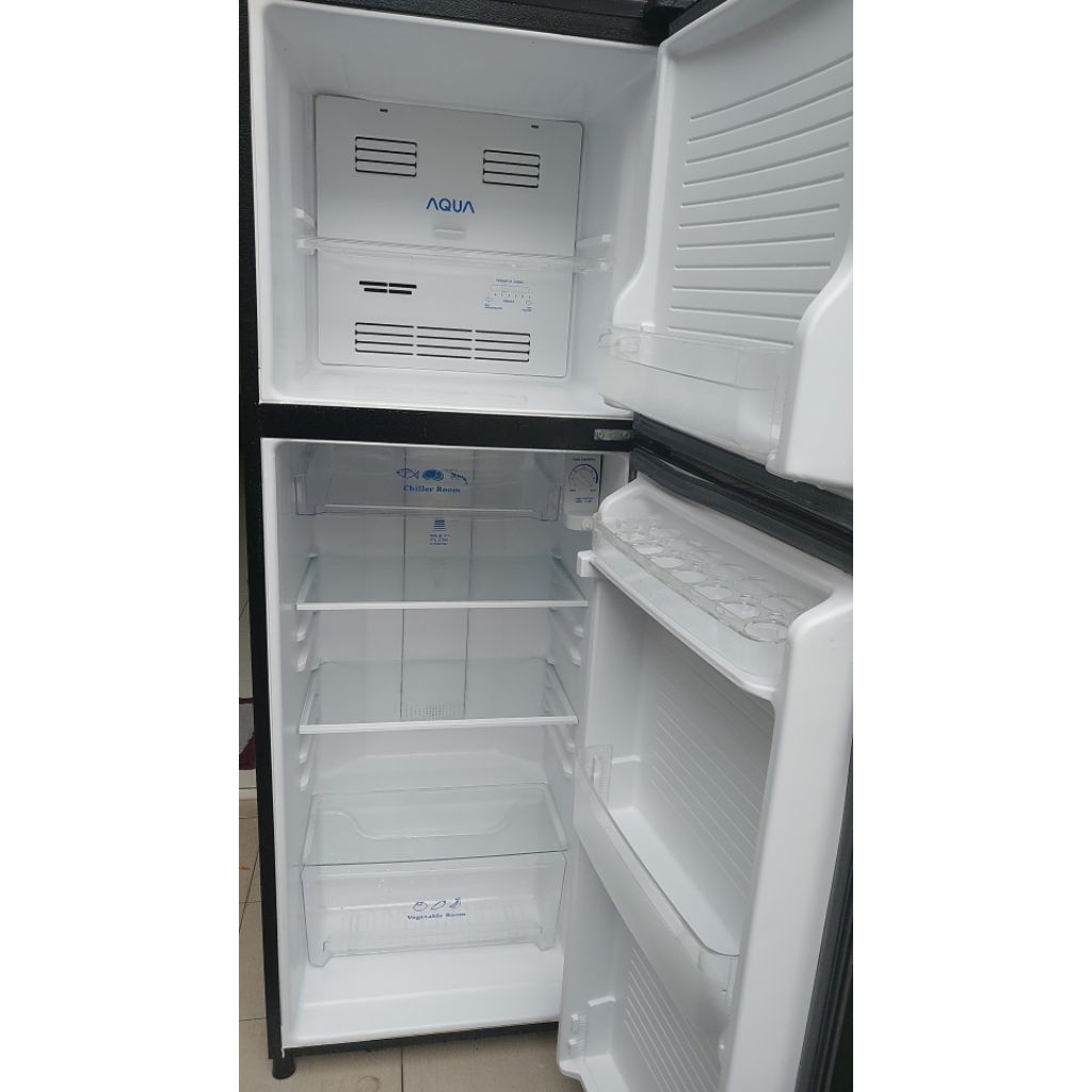 kulkas 2 pintu merek AQUA second