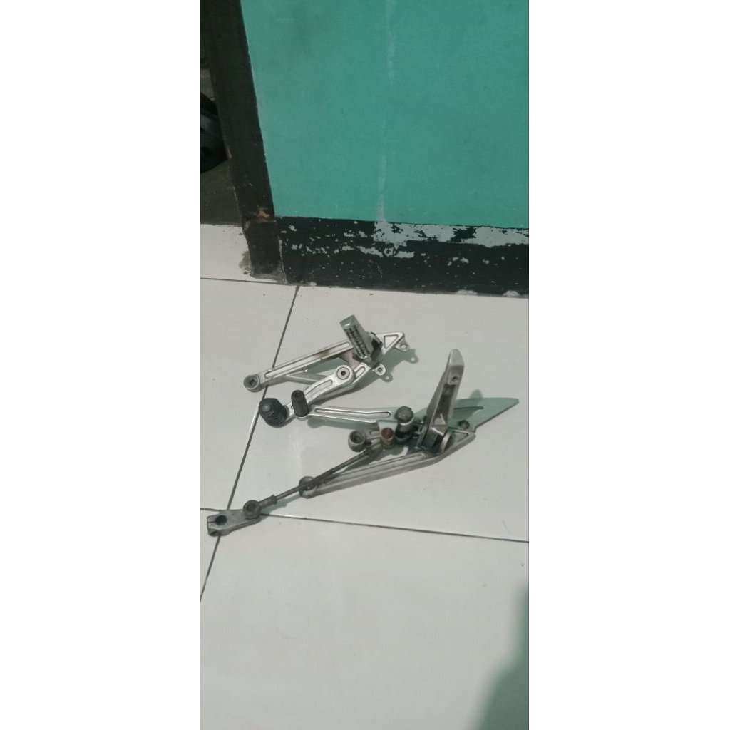 footstep depan megelli 250cc