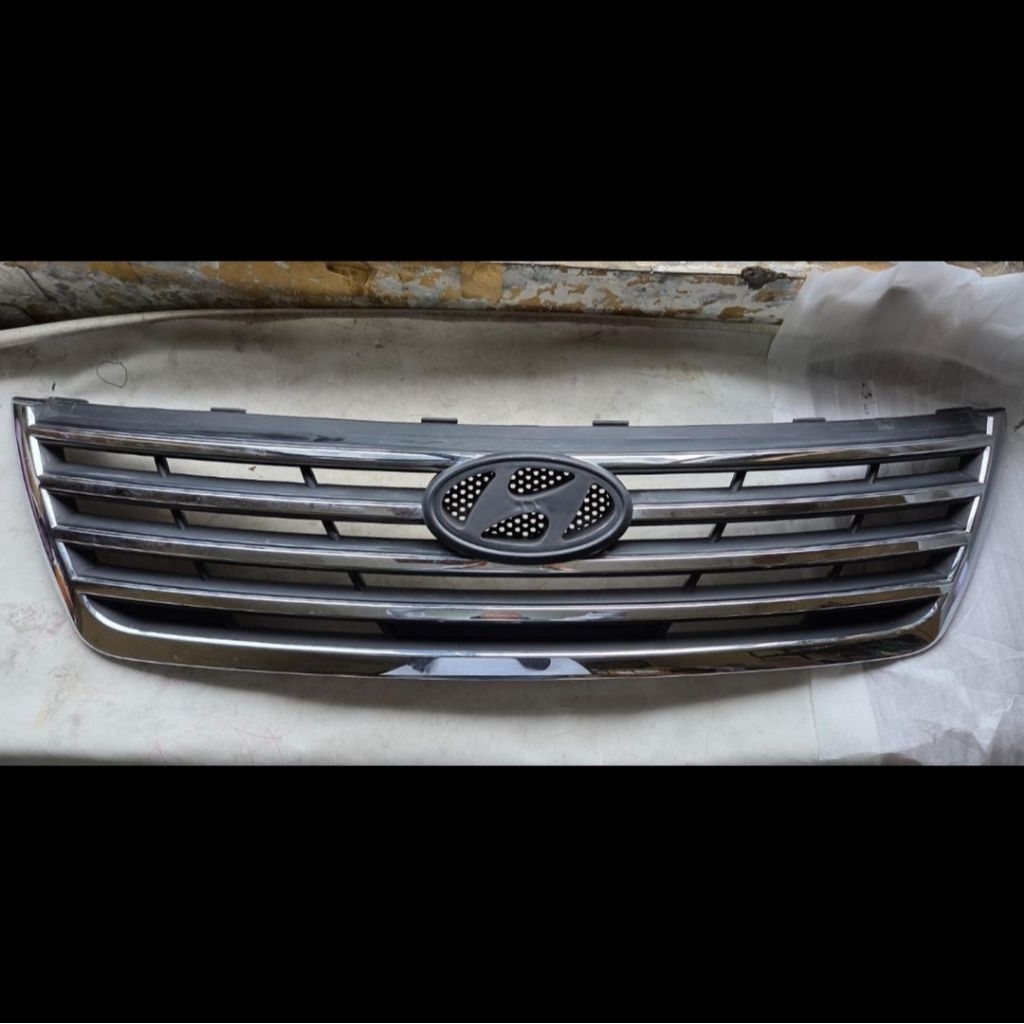 Grill hyundai H1 base hitam list chrome