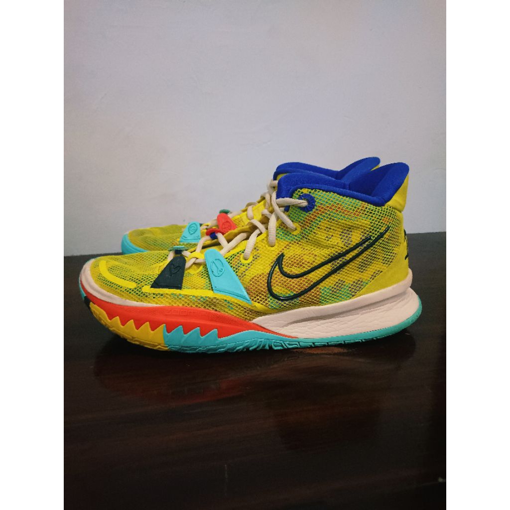 Sepatu Basket Second Size 42 Nike Kyrie 7 "1 World 1 People"