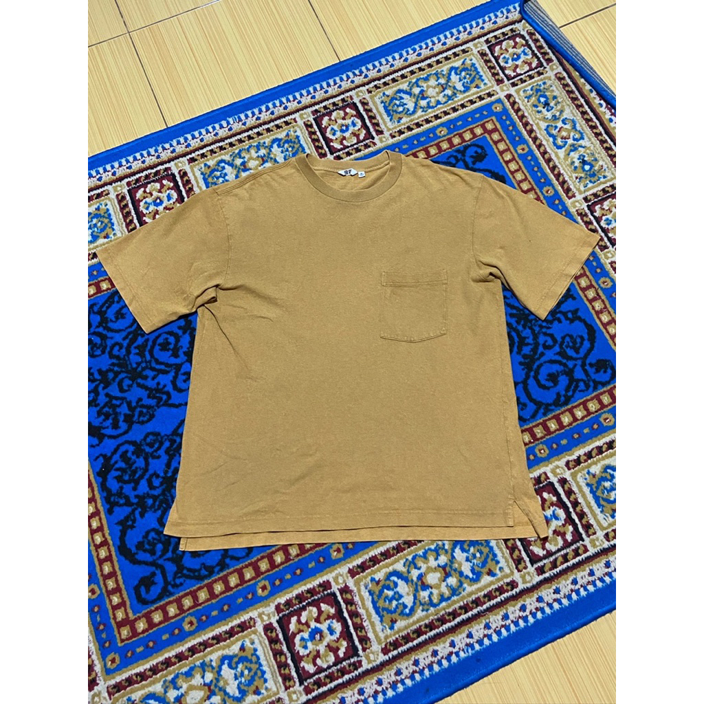 Tshirt Oversize Uniqlo Pocket Original Yellow Color - size XL