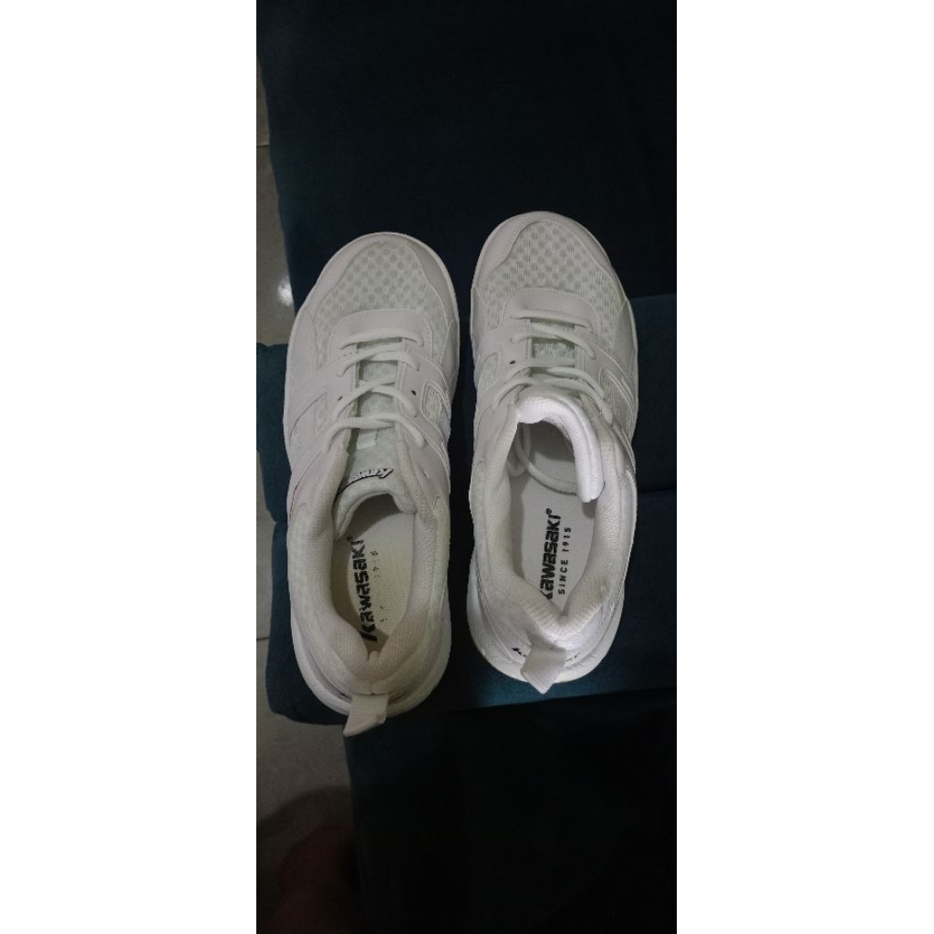 Sepatu badminton Kawasaki