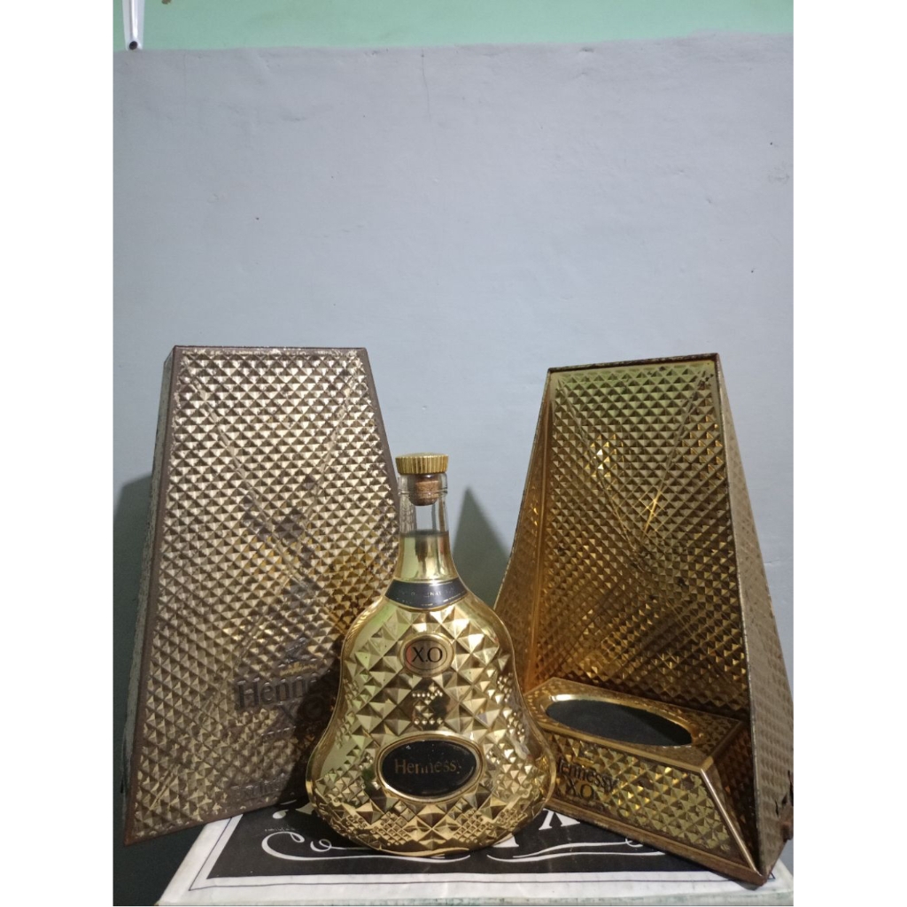 botol bekas Hennesy exclusive collection gold