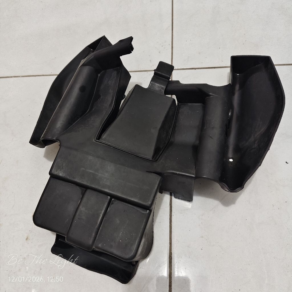 karet tutup aki r15vva r15v3 Karet bawah jok r15v3 r15vva Pelindung aki dan cipratan air