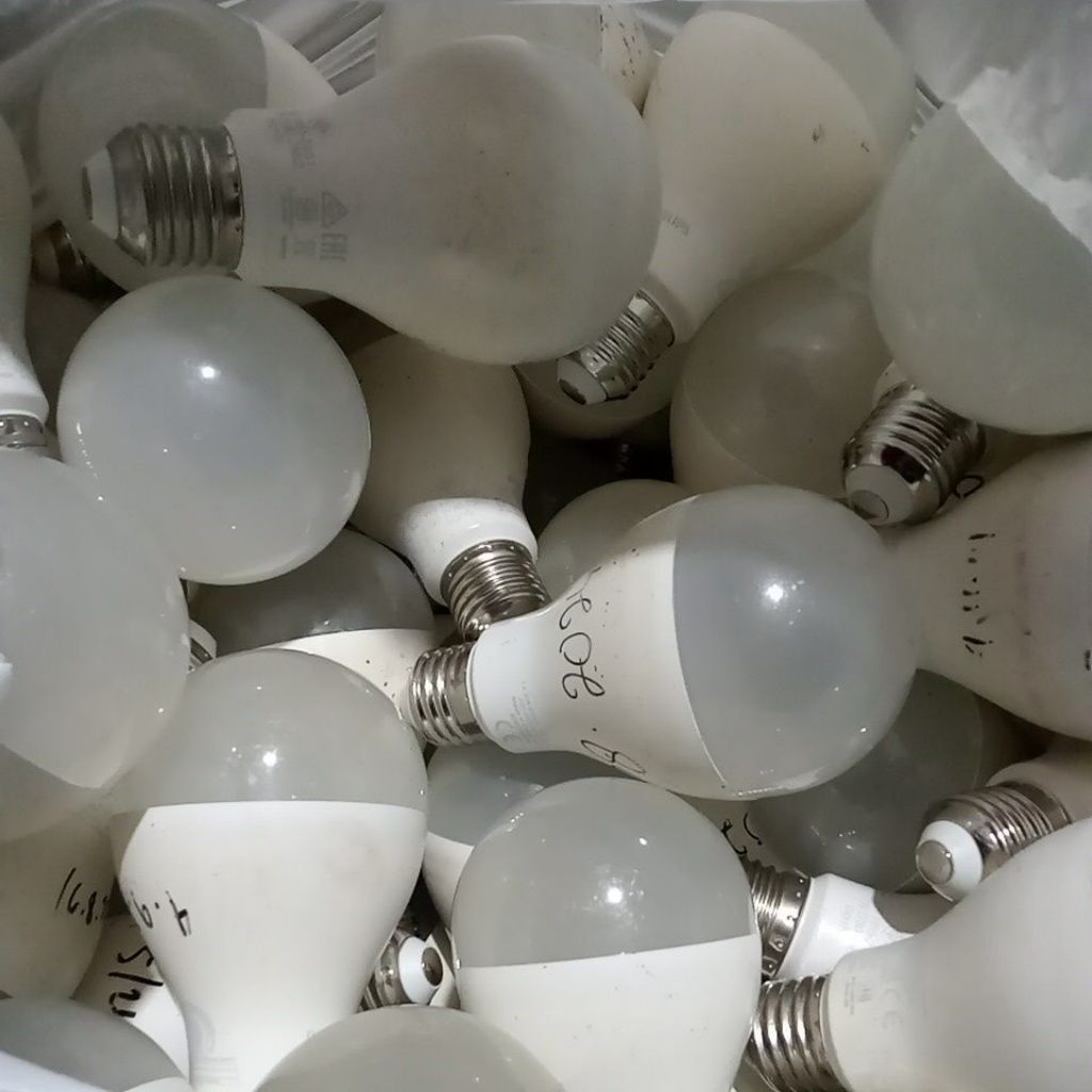 led philips off  14-14,5watt