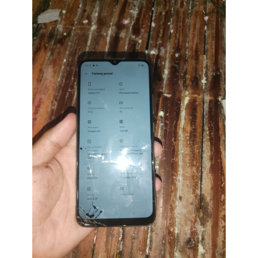 realmi c11 ram 2/32 minus lcd dan kesing blakang cuil dikit hp normal smua mesin masih segel blom pe