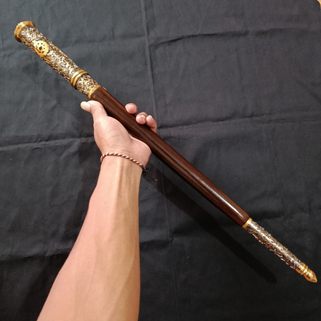 Tongkat Komando Bahan Kayu Eboni Kombinasi Tembaga Ukir Hias Batu Yakut