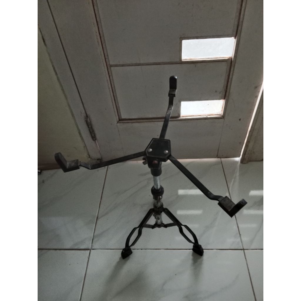 STAND SNARE DRUM ROLLING