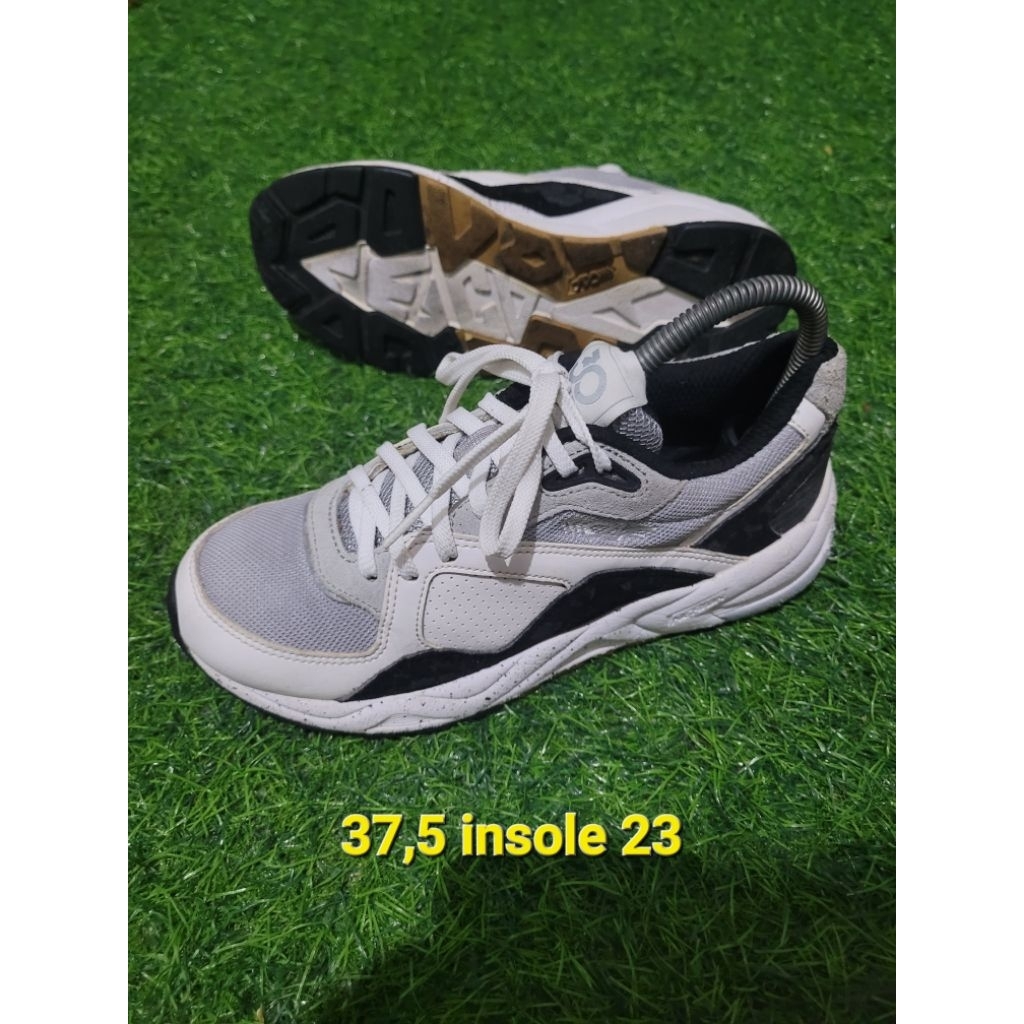 sepatu sneakers s37,5 lecaf