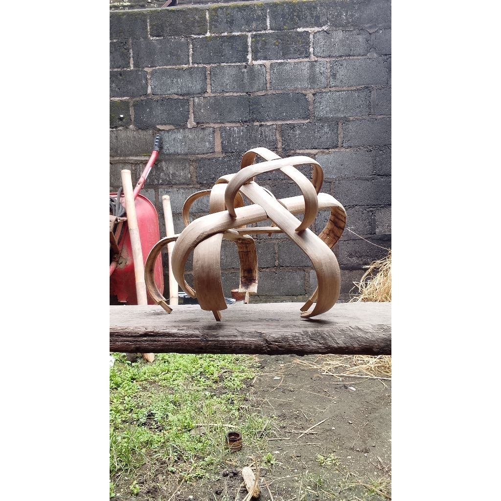 Mahkota sangkar murai bambu lebih elegan terlihat serat² pada bambu