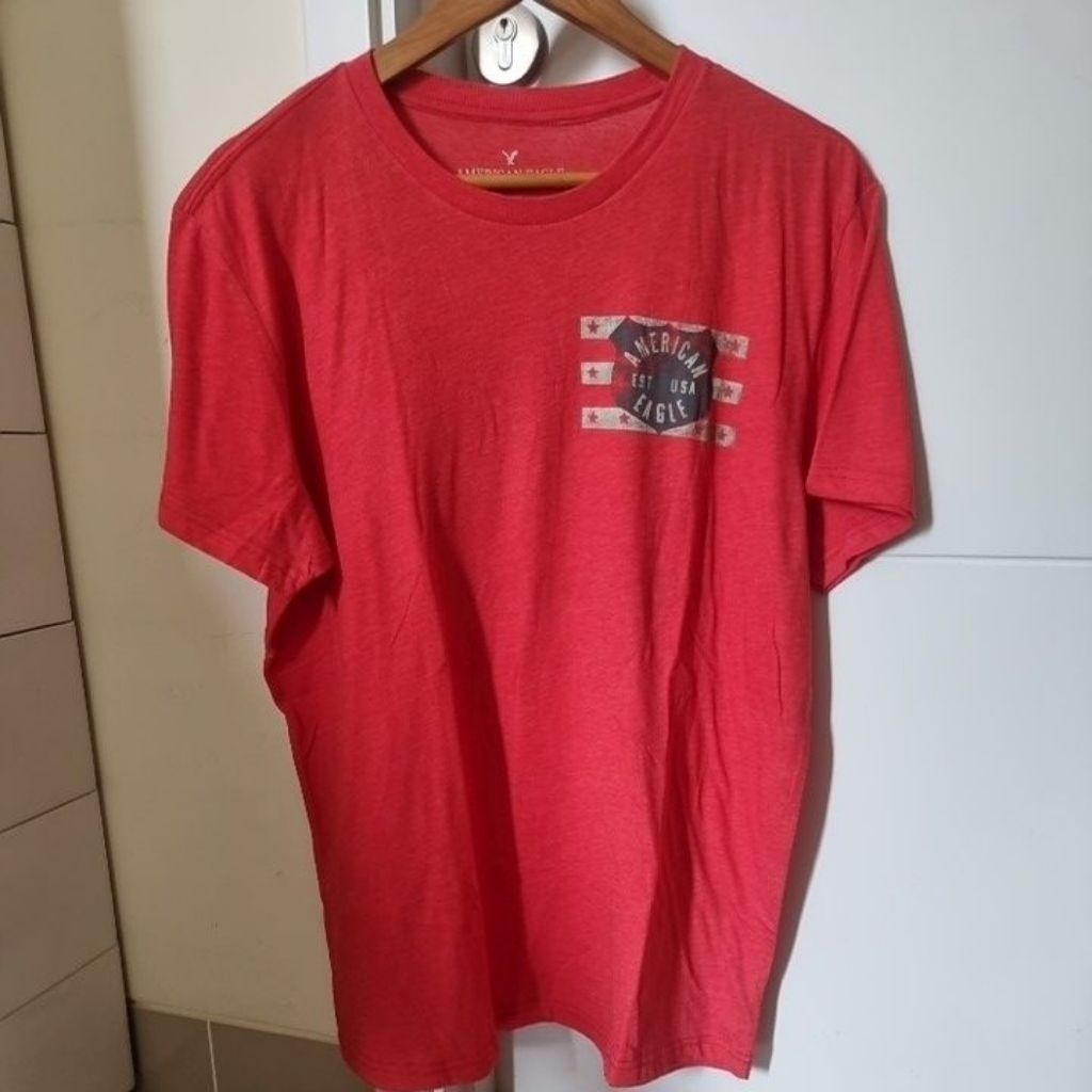 Preloved Kaos Atasan Pria American Eagle