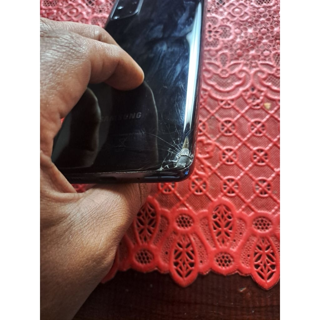 samsung s20+ 5g.minus