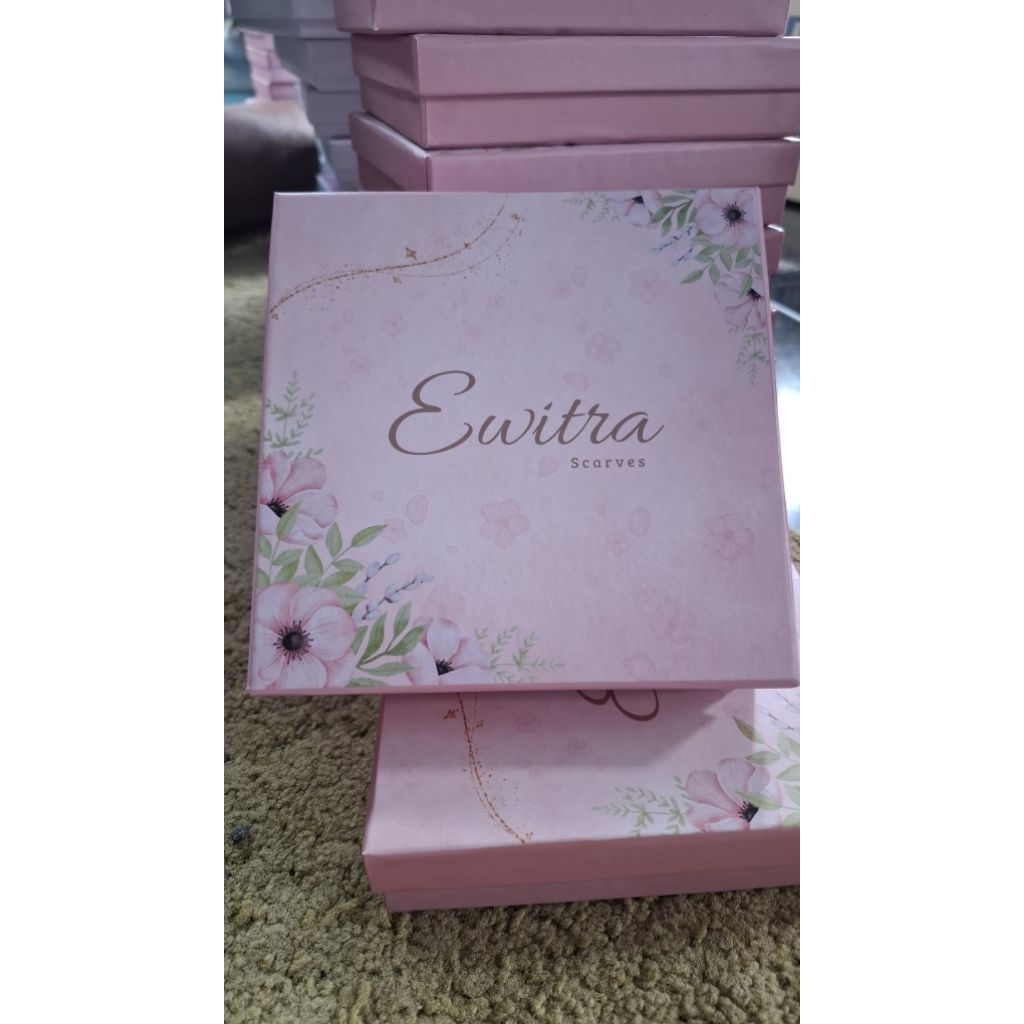 Custom hardbox hijab