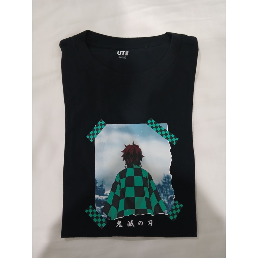 Kaos Demon Slayer Uniqlo Kamado Tanjirou