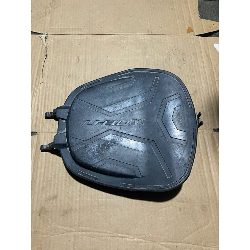 Tutup box bagasi bawah jok vario techno 110 karbu original lepasan copotan motor