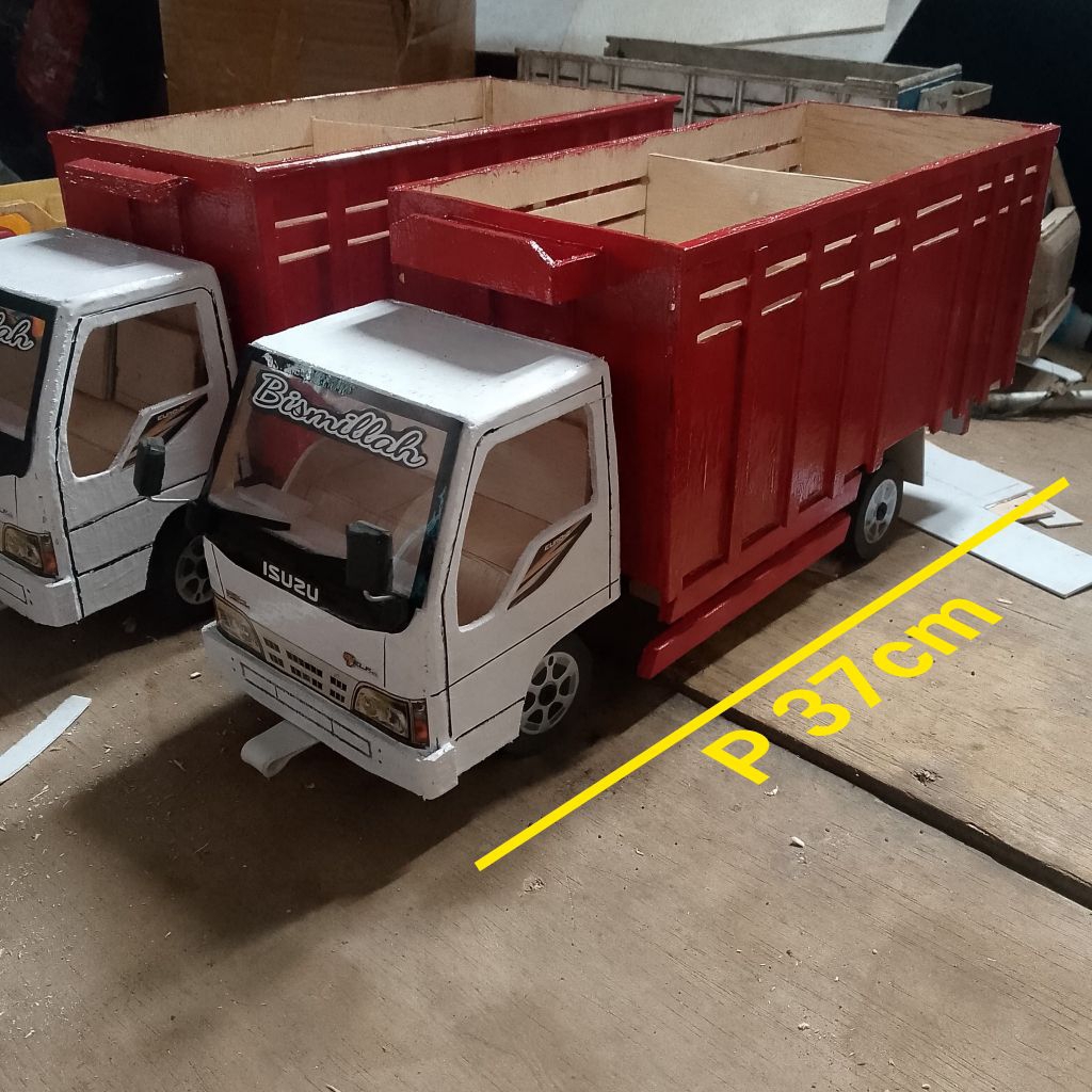 miniatur truk oleng Isuzu elf