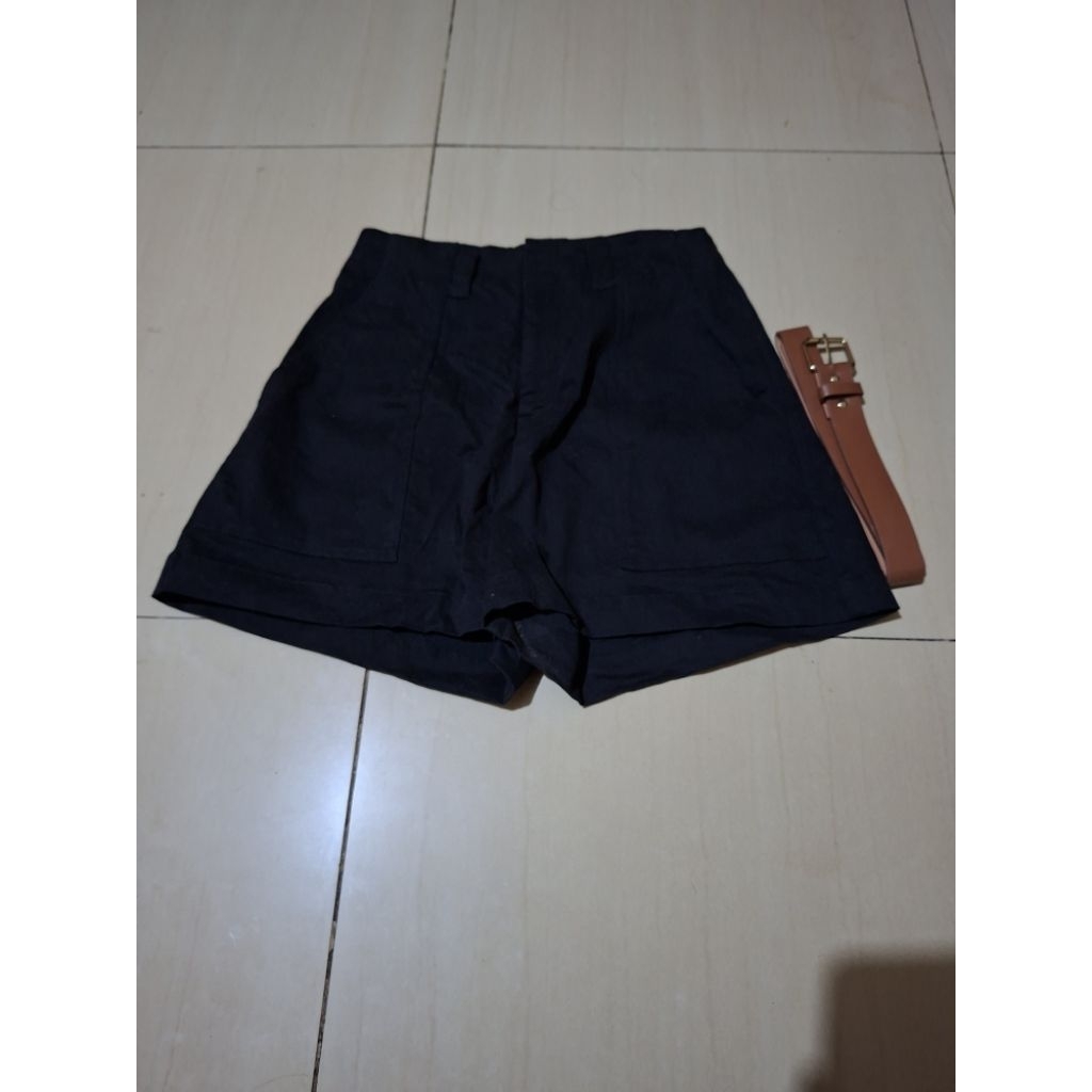 Preloved Love Bonito Short Pants / Celana Pendek Wanita