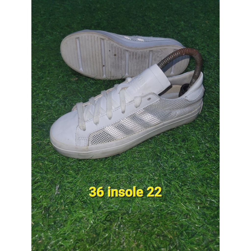 sepatu sneakers s36 court vantage