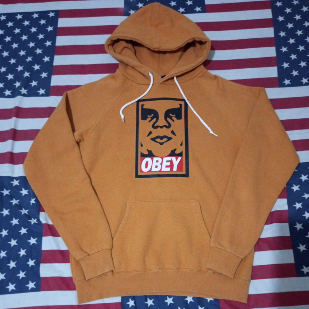Hoodie Obey by Independent big logo depan