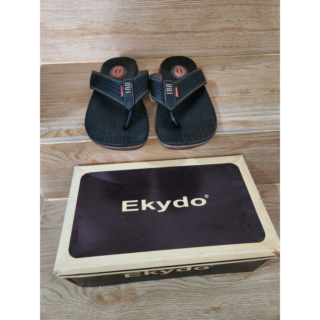 Preloved Ekydo Sandal Pria