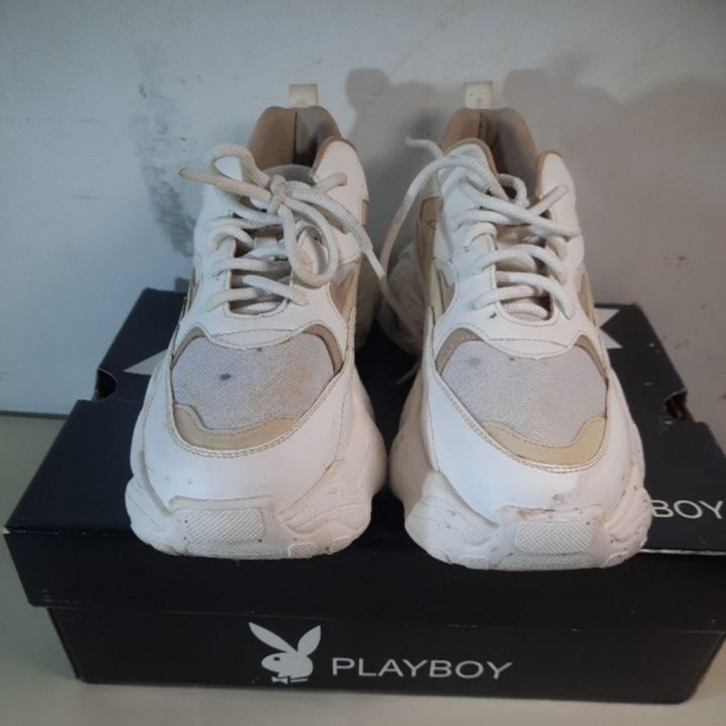sepatu sneakers playboy