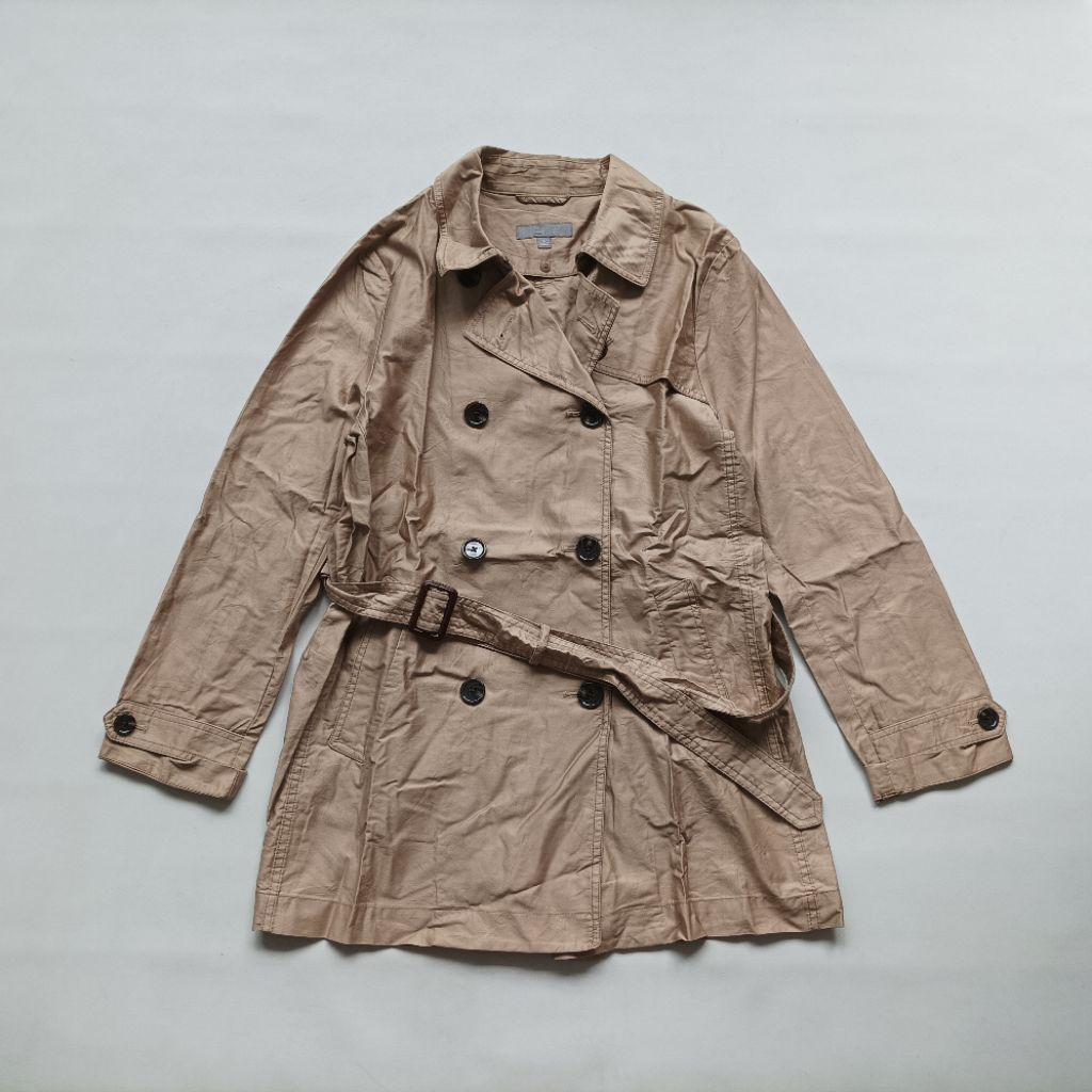 Uniqlo trench coat size L wanita H123