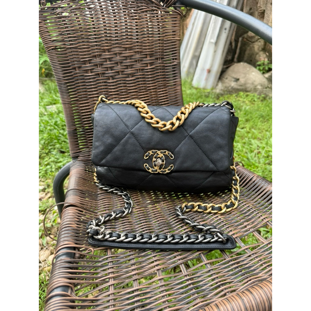 CLEARANCE SALE Chanel C19 Black 02 preloved