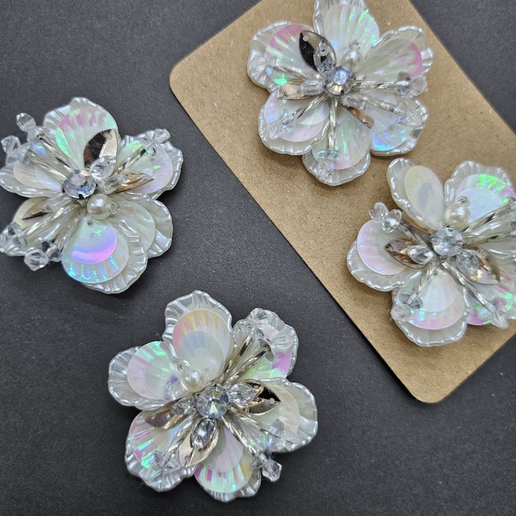 (2 pcs) LULLABBY 3D FLOWER WHITE Payet Premium Rangkai Payet Bunga