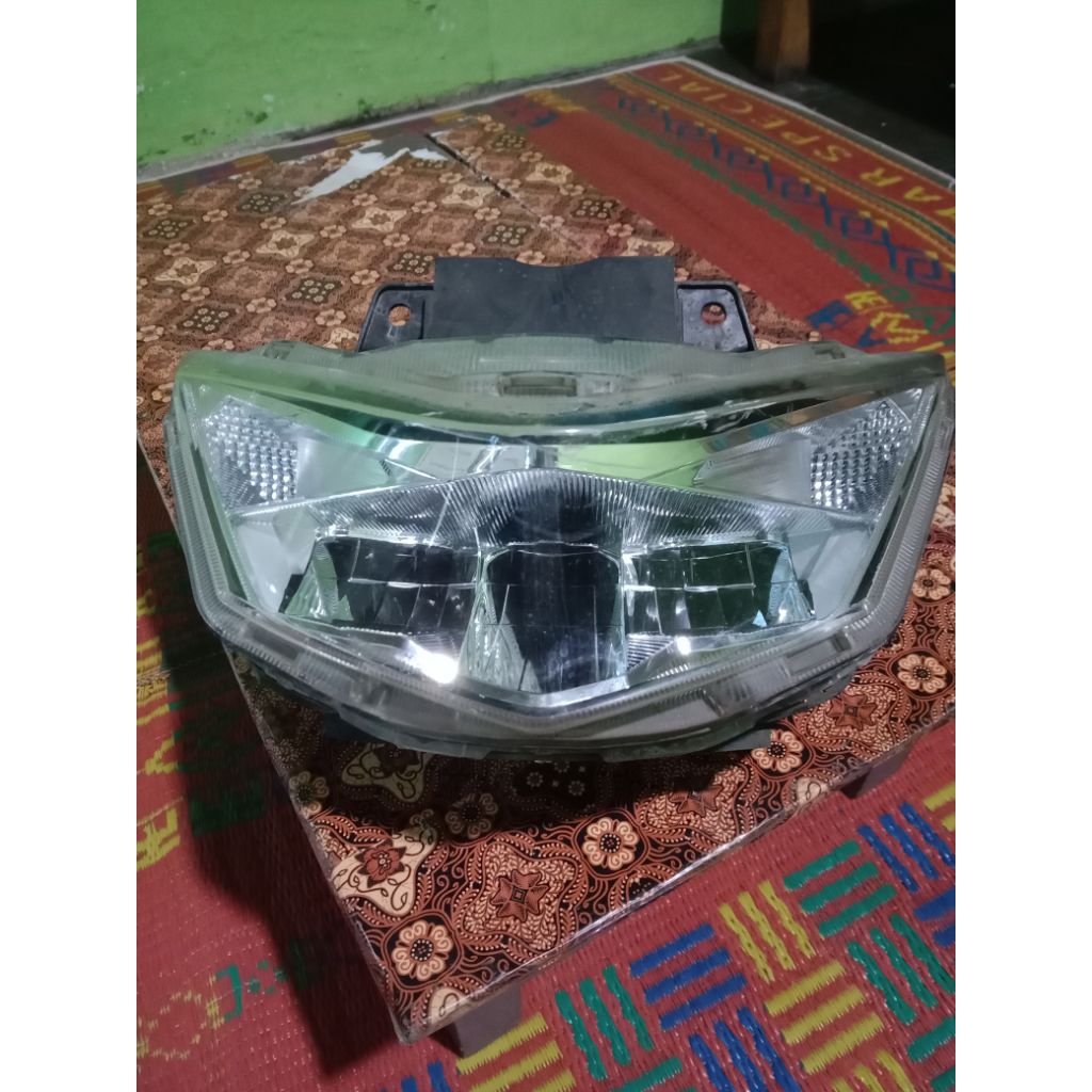 lampu depan motor beat 2020