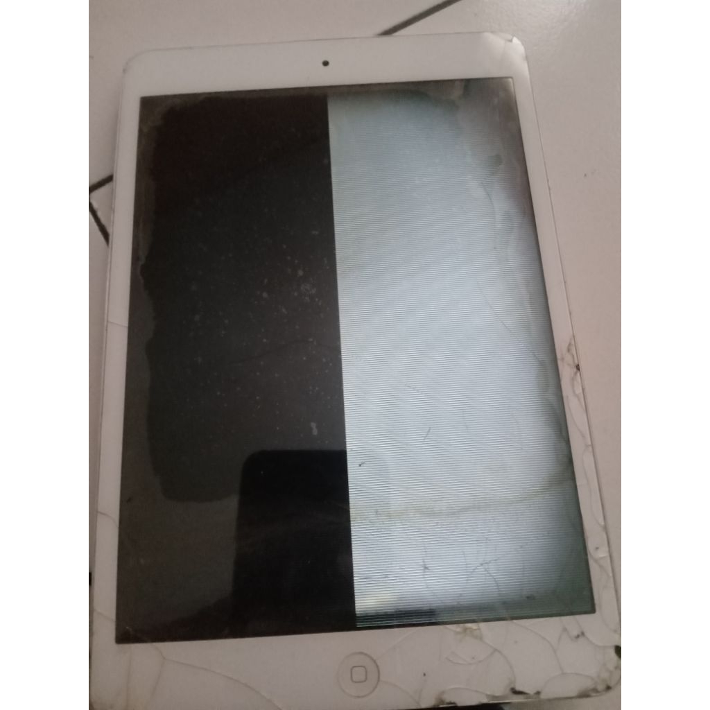 ipad mini satu dan ipad satu minusan (jual bahan)