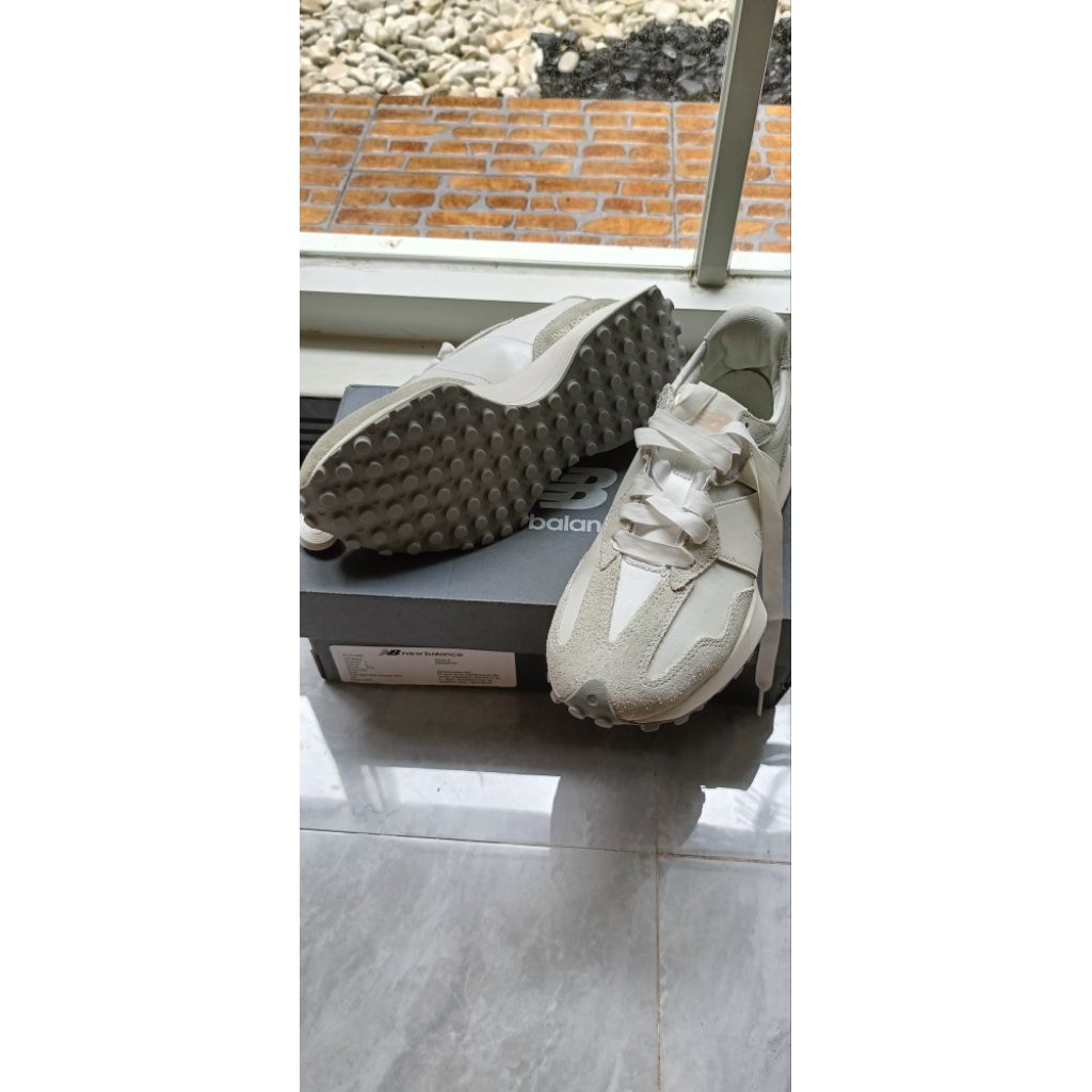 Sepatu New Balance 327 size 37.5
