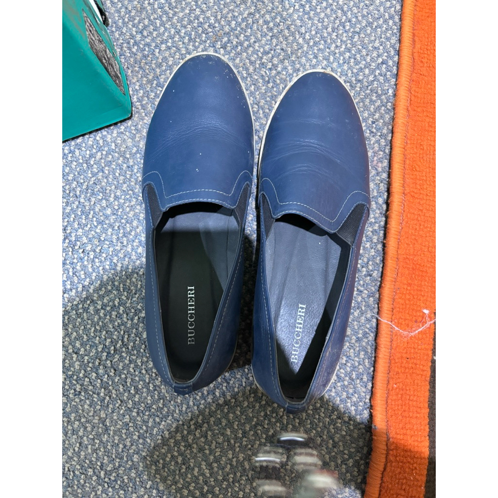 preloved sepatu buccheri navy