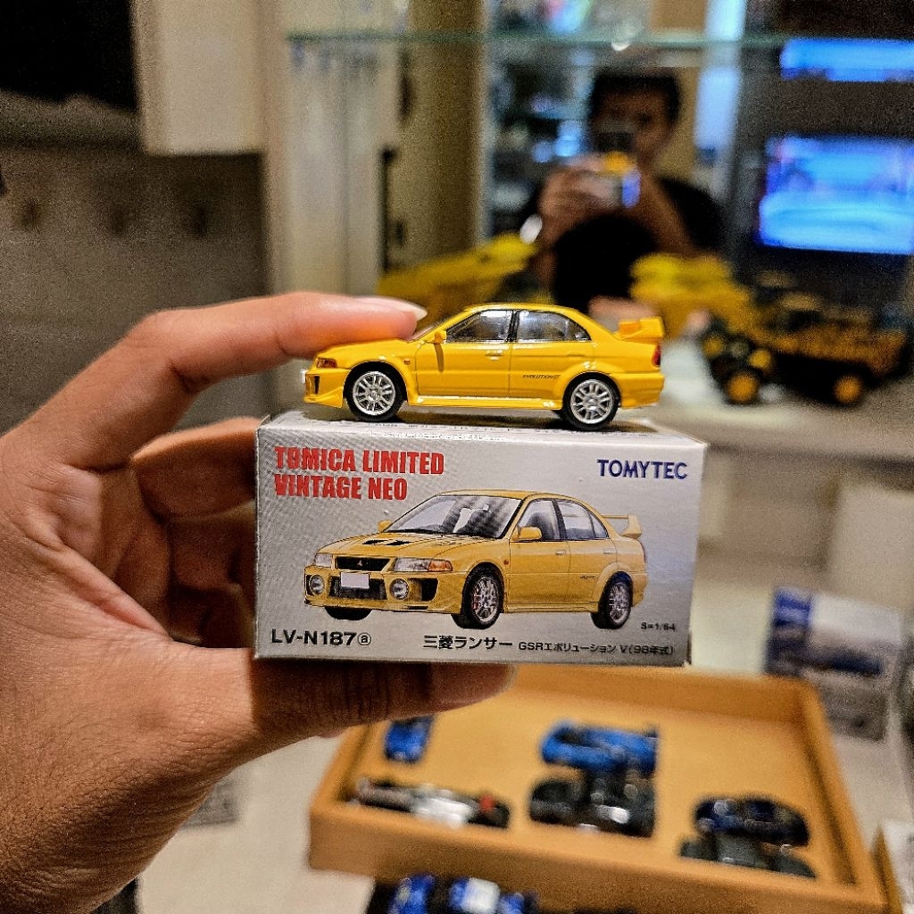 TLVN / Tomica Limited Vintage Neo Mitsubishi Lancer Evo VI Yellow 1/64