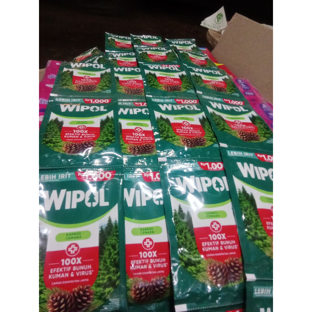 Wipol Karbol Cemara Renceng Isi 6 Sachet