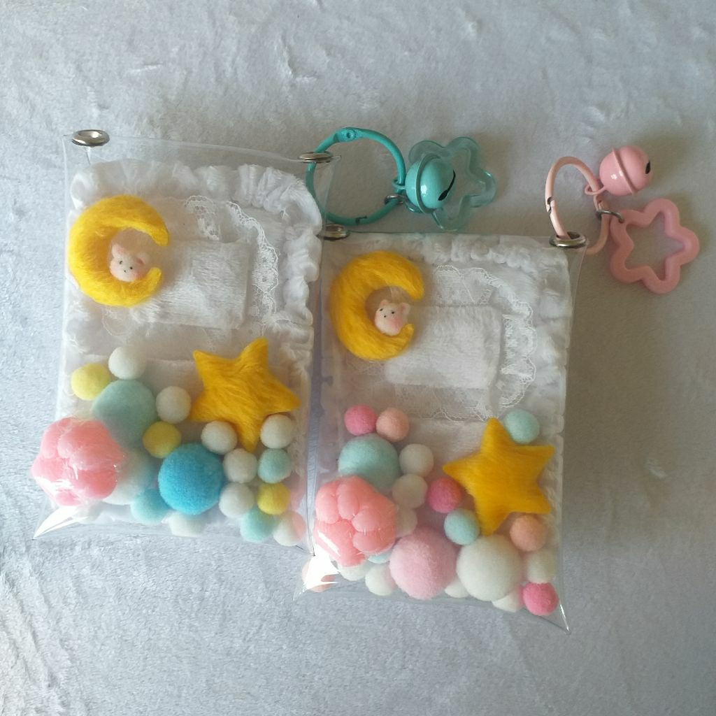 dreamy baby pouch bed keychain 12x8cm