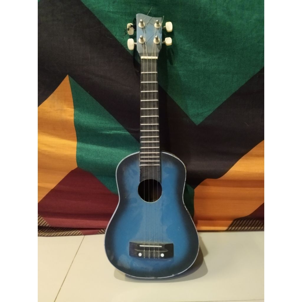 Ukulele_Biru_Preloved