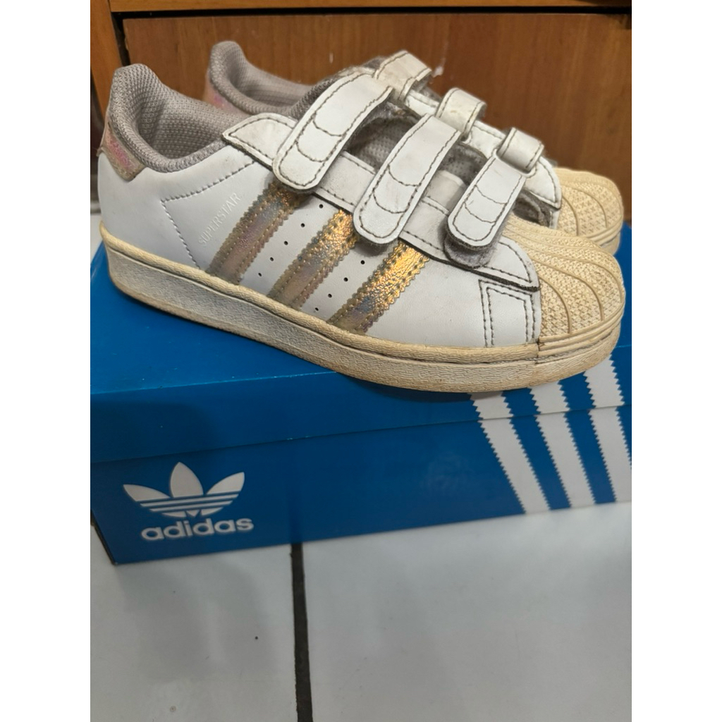Preloved sepatu Adidas superstar